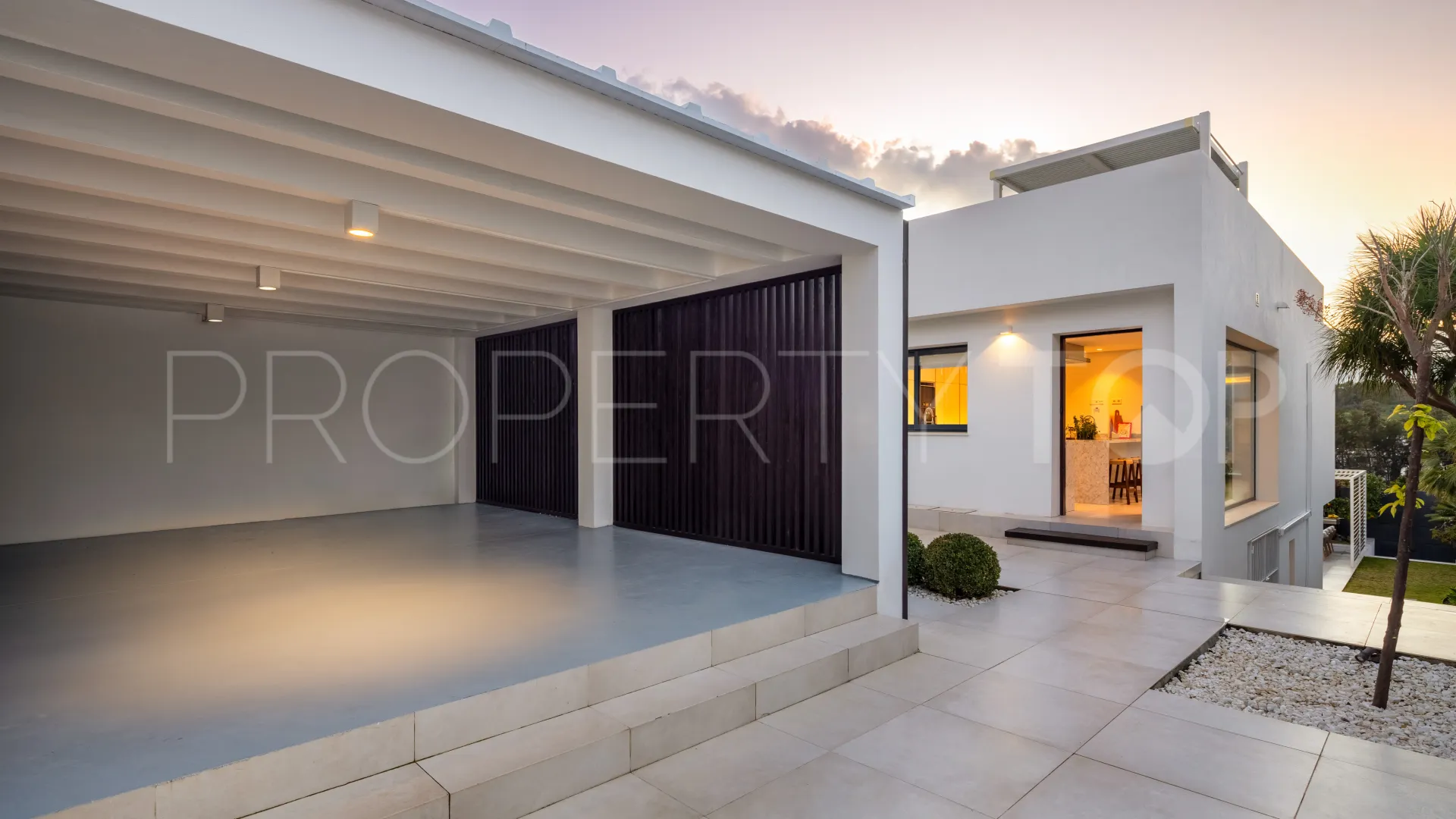 Se vende villa en Nueva Andalucia de 6 dormitorios