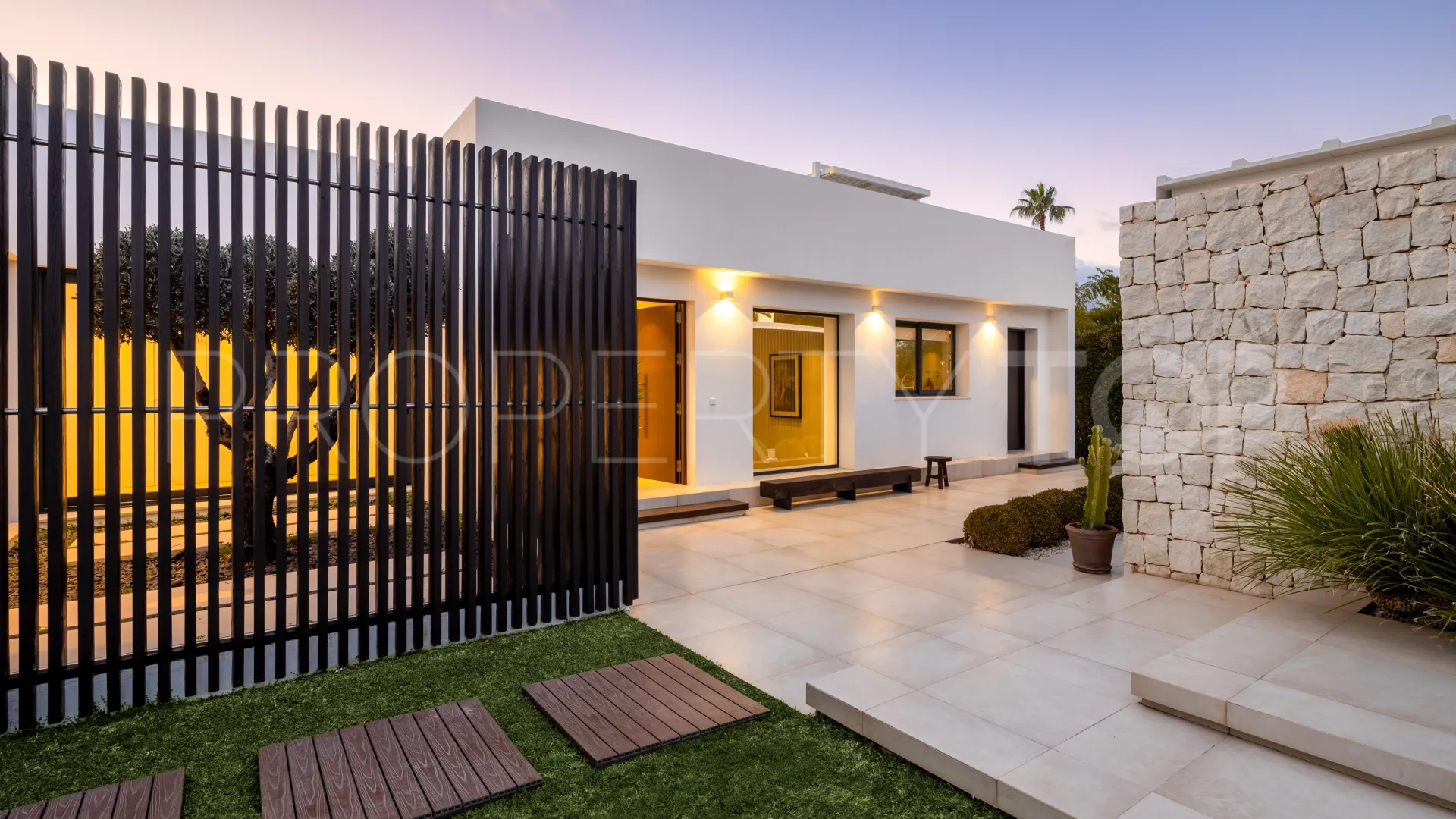Se vende villa en Nueva Andalucia de 6 dormitorios