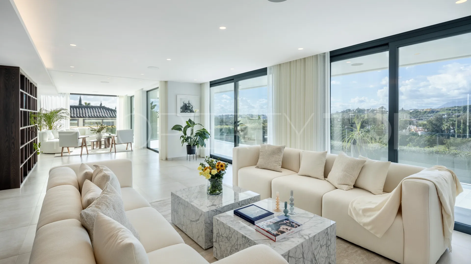 Se vende villa en Nueva Andalucia de 6 dormitorios