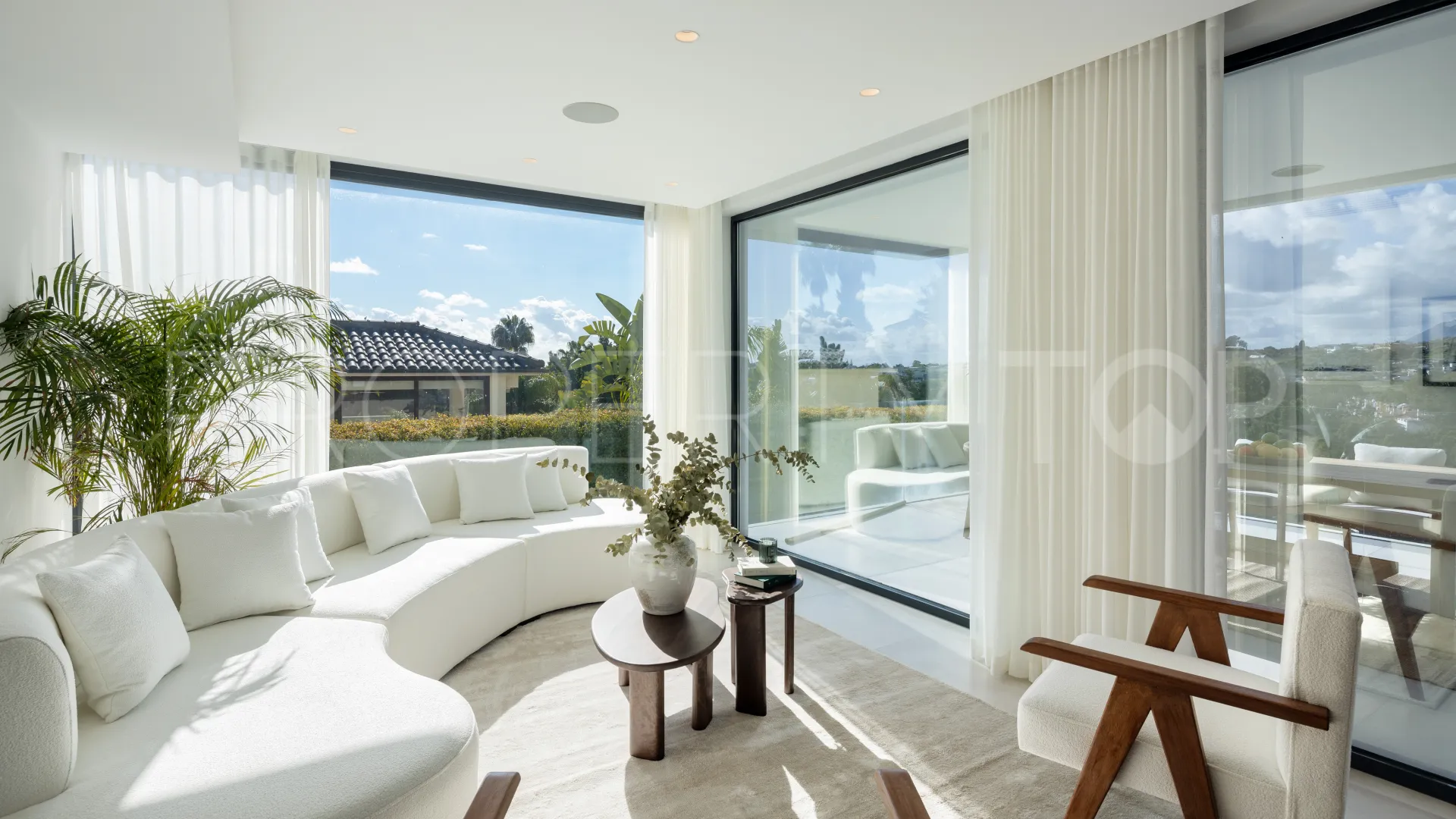 Se vende villa en Nueva Andalucia de 6 dormitorios