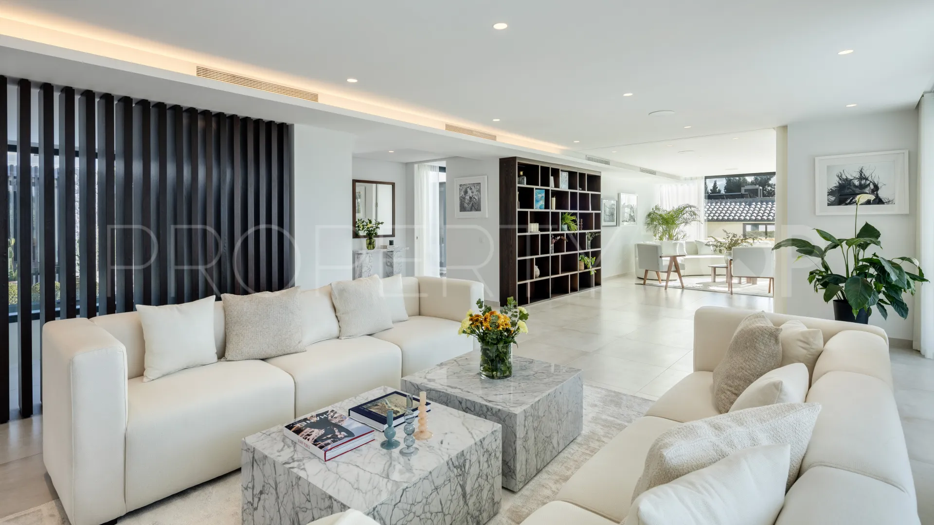 Se vende villa en Nueva Andalucia de 6 dormitorios