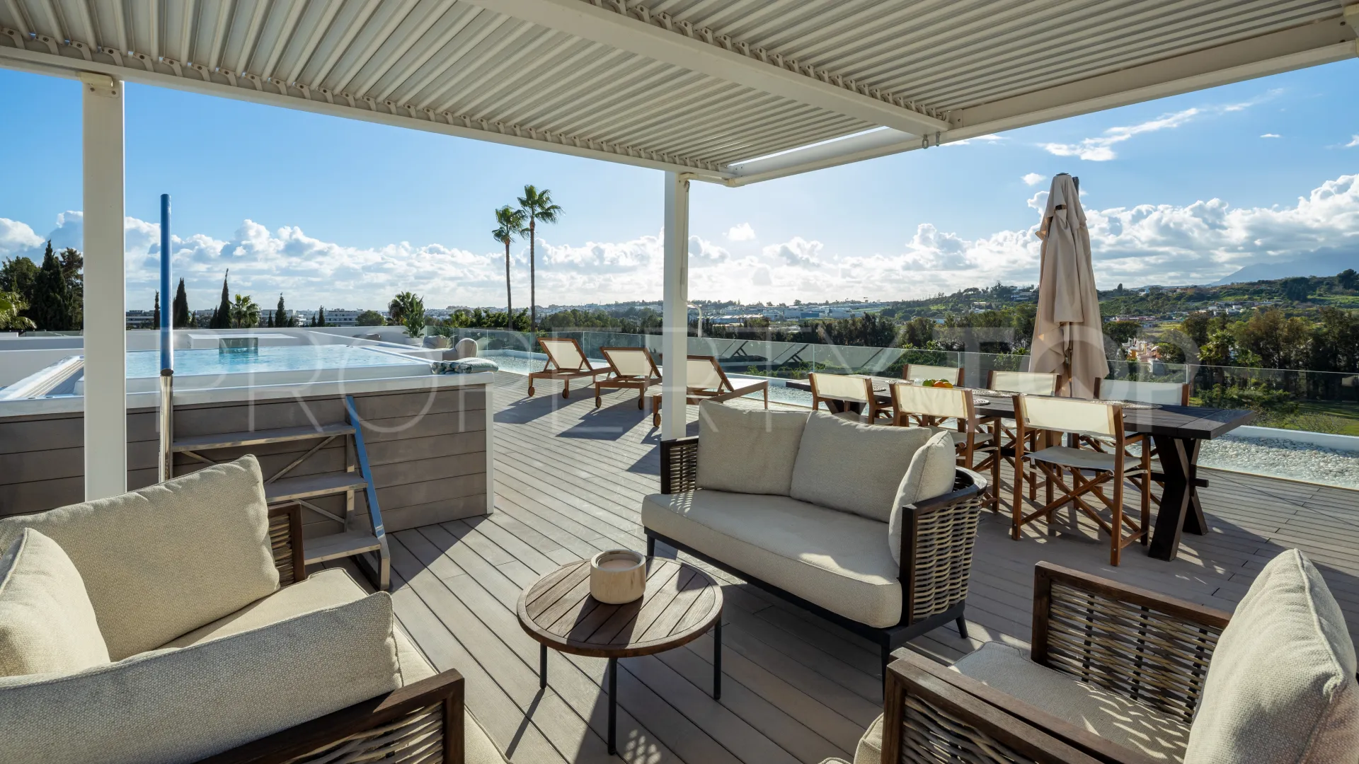Se vende villa en Nueva Andalucia de 6 dormitorios