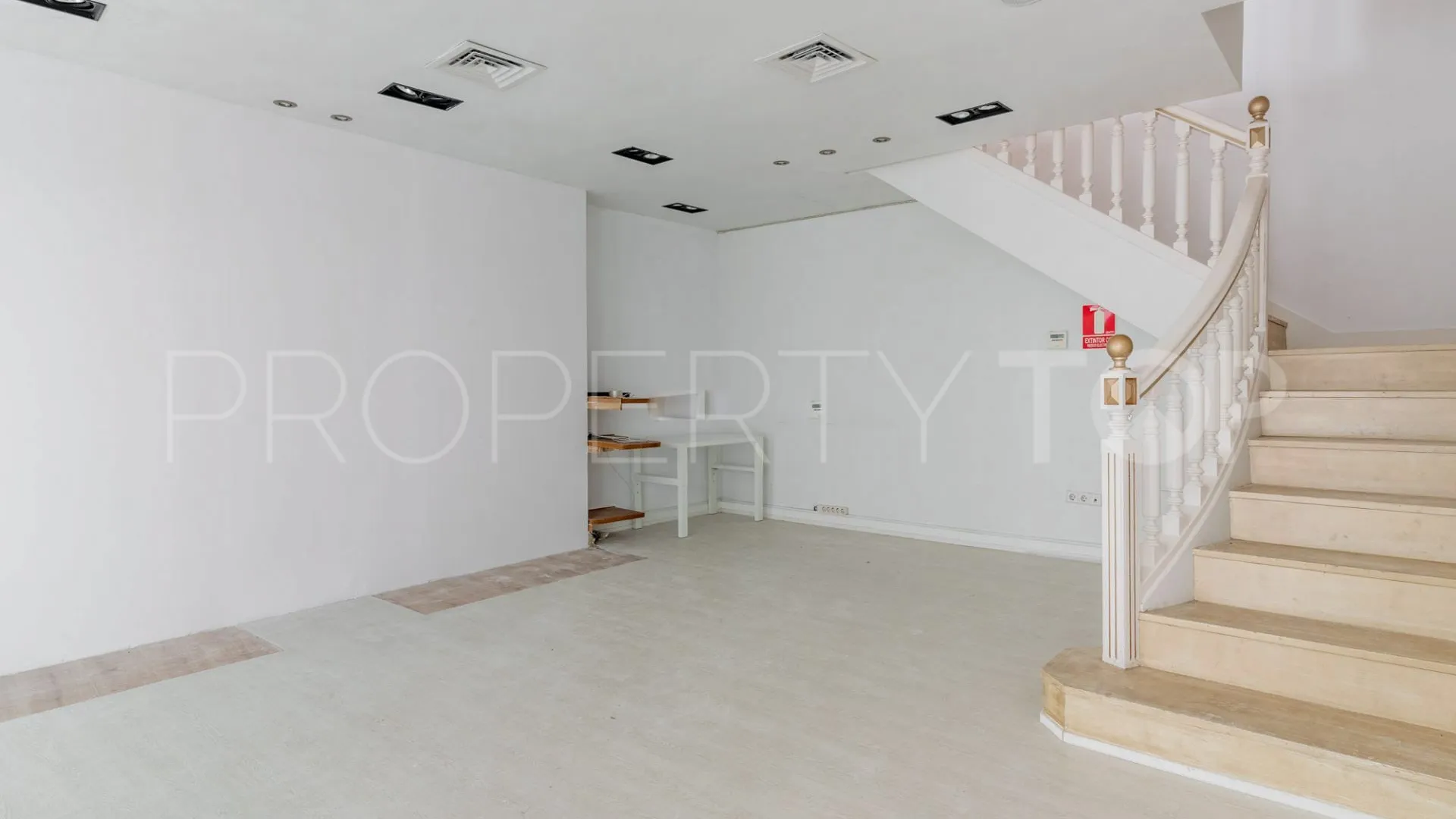 Casco antiguo building for sale
