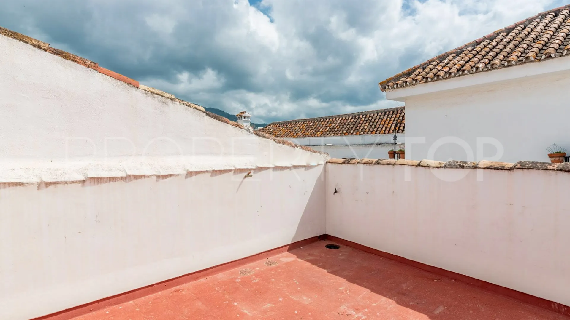 Casco antiguo building for sale
