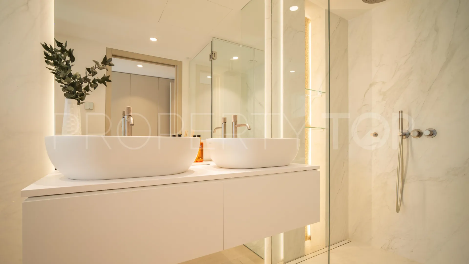 Buy Marina Puente Romano apartment with 3 bedrooms