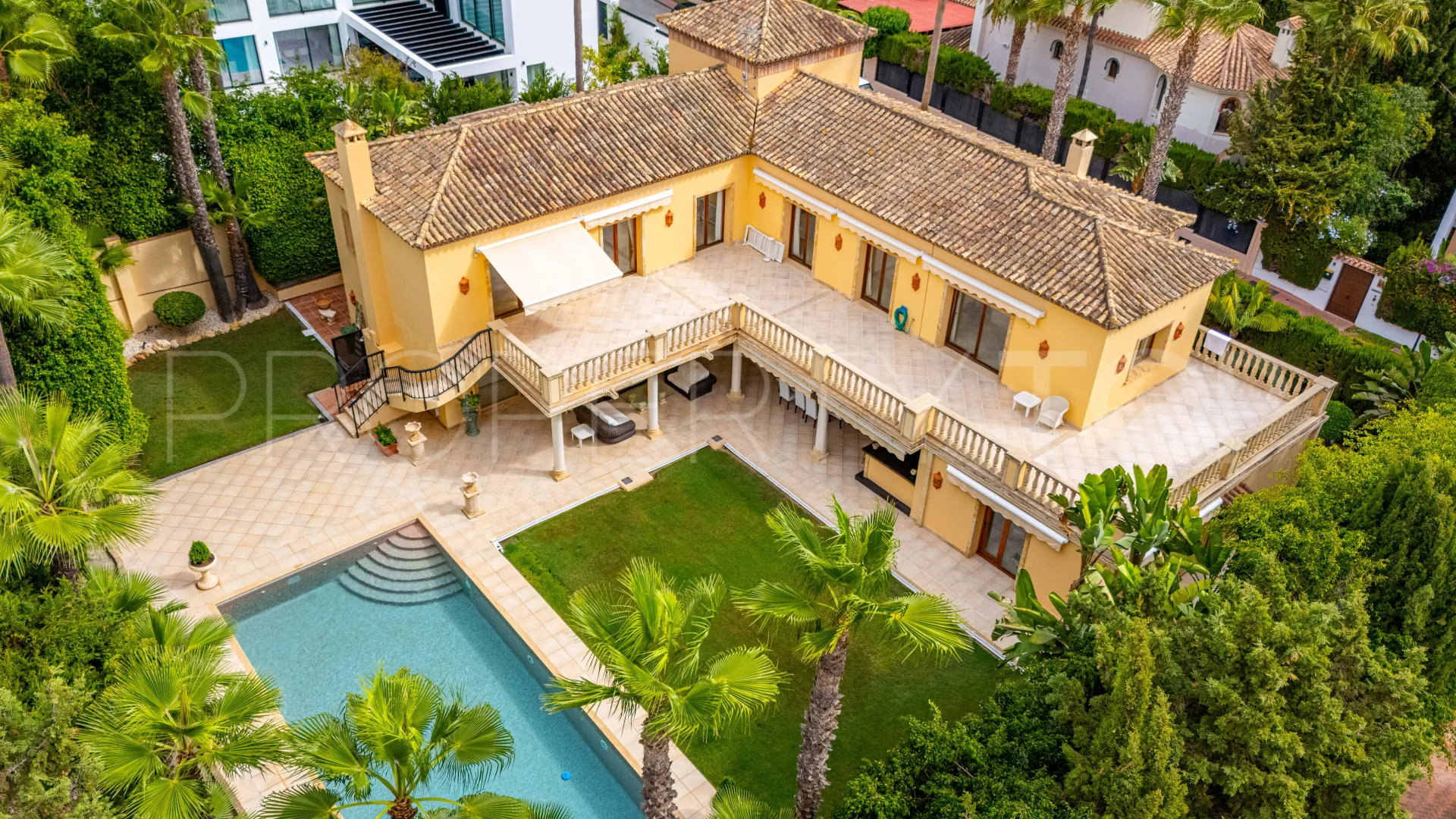 For sale 4 bedrooms villa in Nueva Andalucia