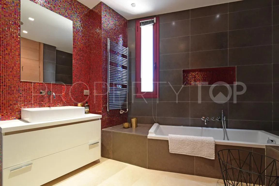 Villa en venta con 7 dormitorios en Nueva Andalucia