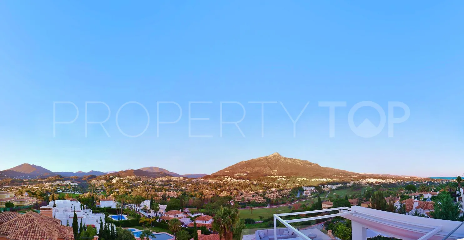 Villa en venta con 7 dormitorios en Nueva Andalucia