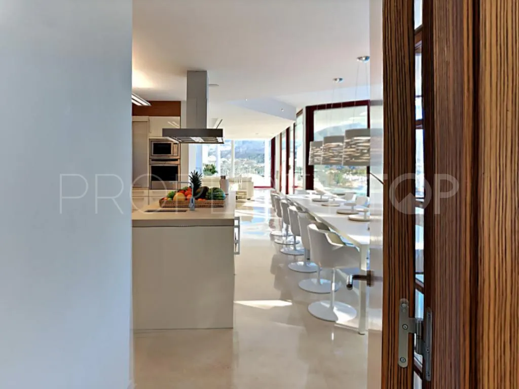 Villa en venta con 7 dormitorios en Nueva Andalucia