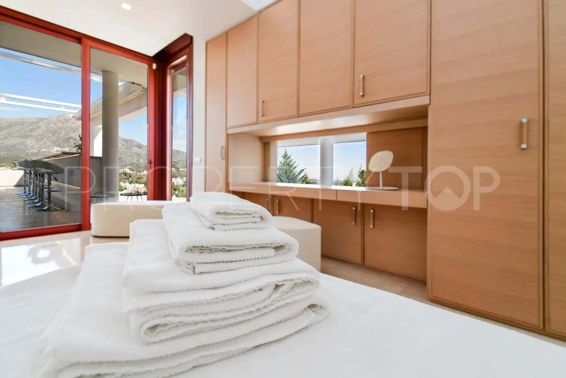 Villa en venta con 7 dormitorios en Nueva Andalucia