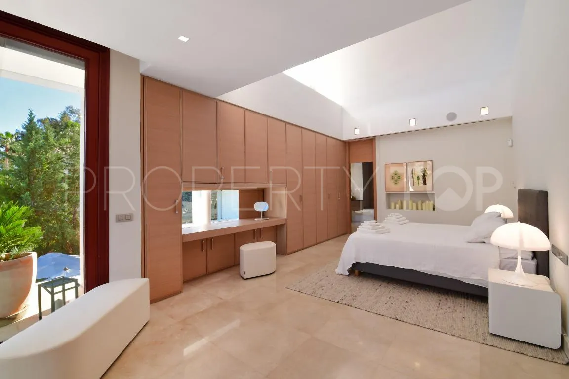 Villa en venta con 7 dormitorios en Nueva Andalucia