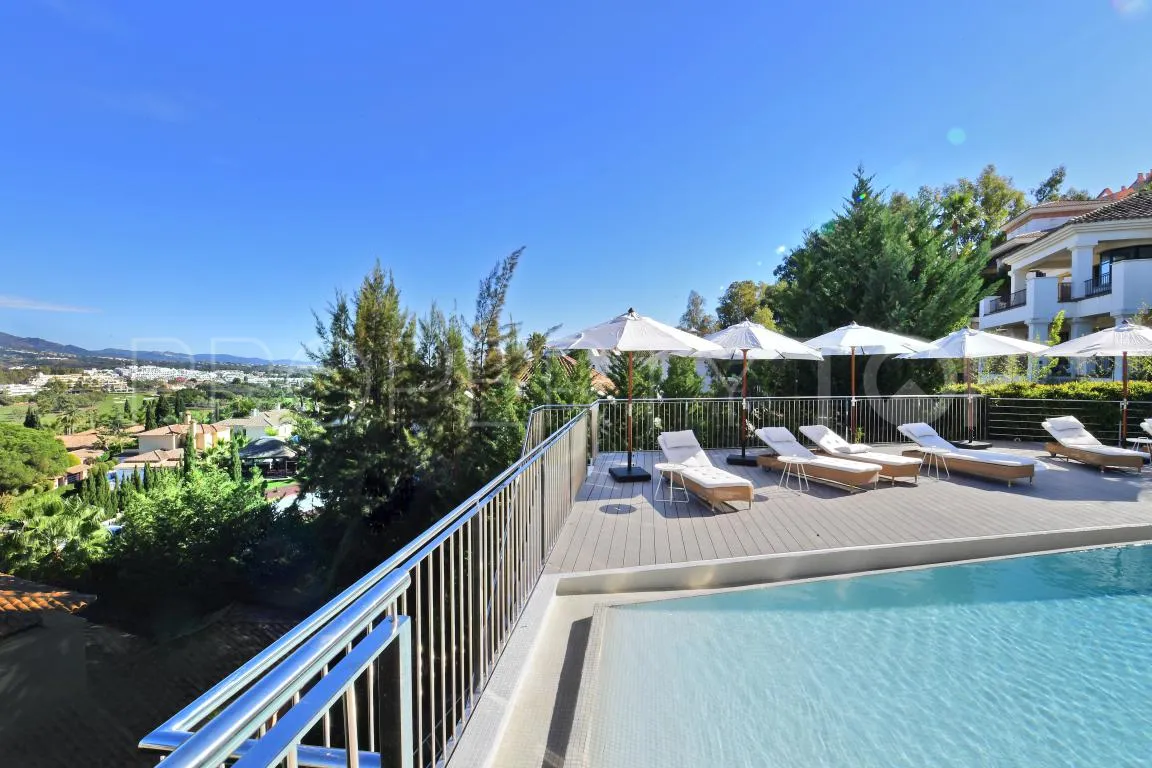 Villa en venta con 7 dormitorios en Nueva Andalucia