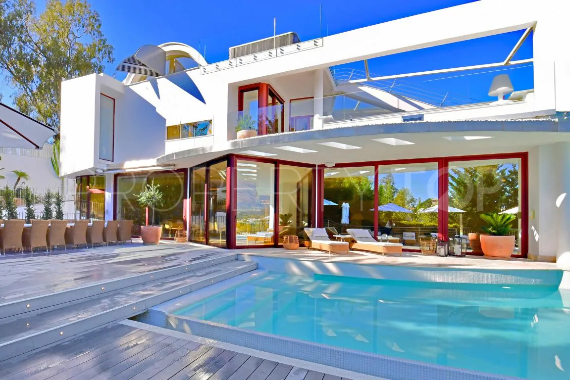 Villa en venta con 7 dormitorios en Nueva Andalucia