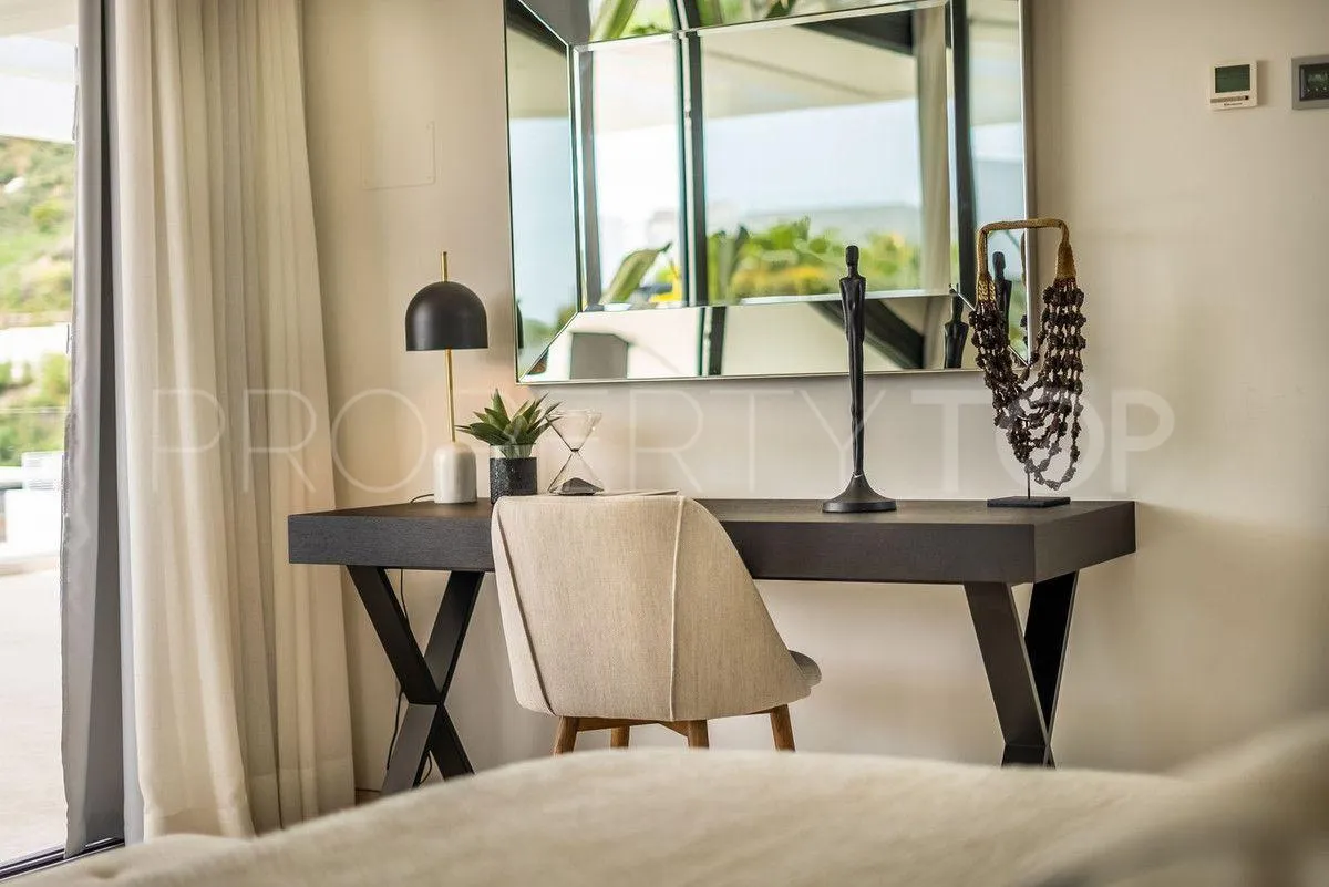 For sale 6 bedrooms villa in Nueva Andalucia