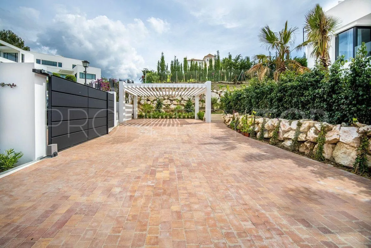 For sale 6 bedrooms villa in Nueva Andalucia