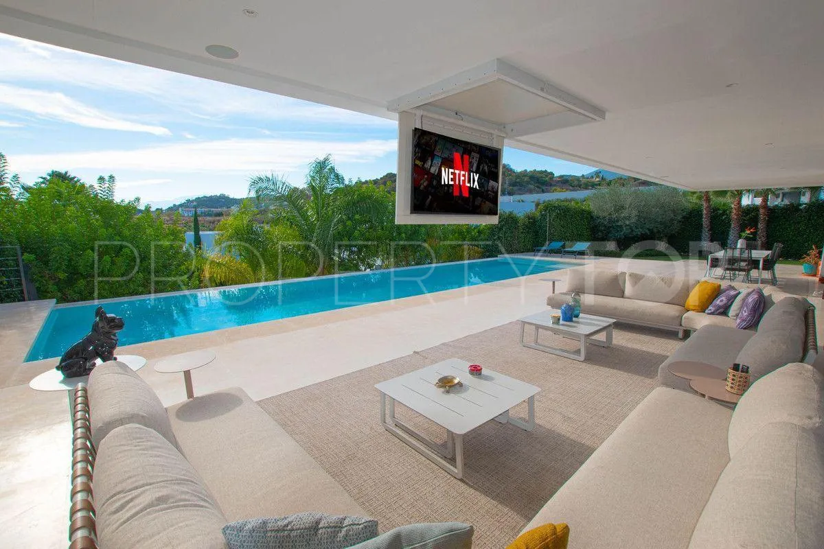 For sale 6 bedrooms villa in Nueva Andalucia