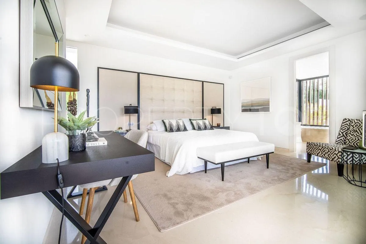 For sale 6 bedrooms villa in Nueva Andalucia
