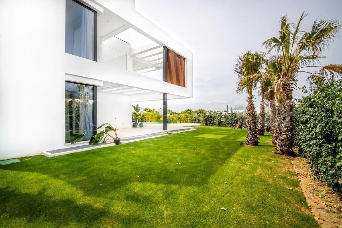 For sale 6 bedrooms villa in Nueva Andalucia