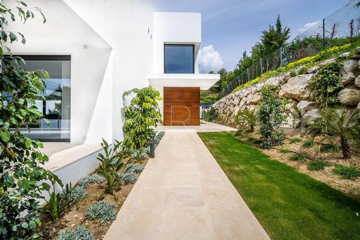 For sale 6 bedrooms villa in Nueva Andalucia