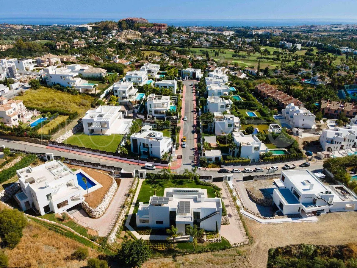 For sale 6 bedrooms villa in Nueva Andalucia