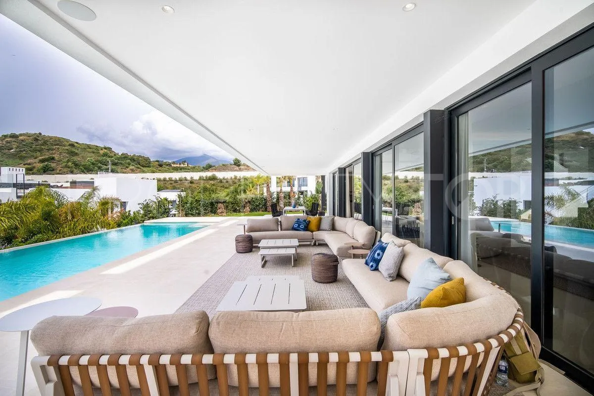 For sale 6 bedrooms villa in Nueva Andalucia