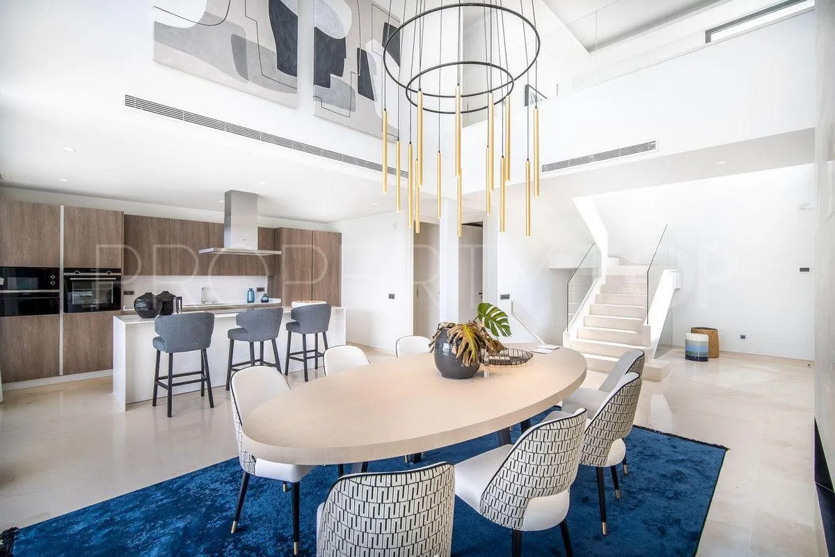 For sale 6 bedrooms villa in Nueva Andalucia