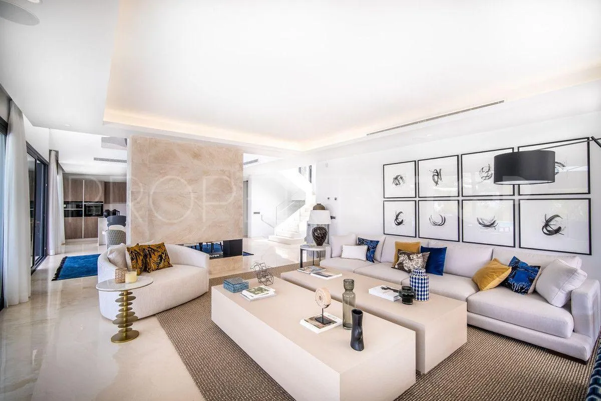 For sale 6 bedrooms villa in Nueva Andalucia