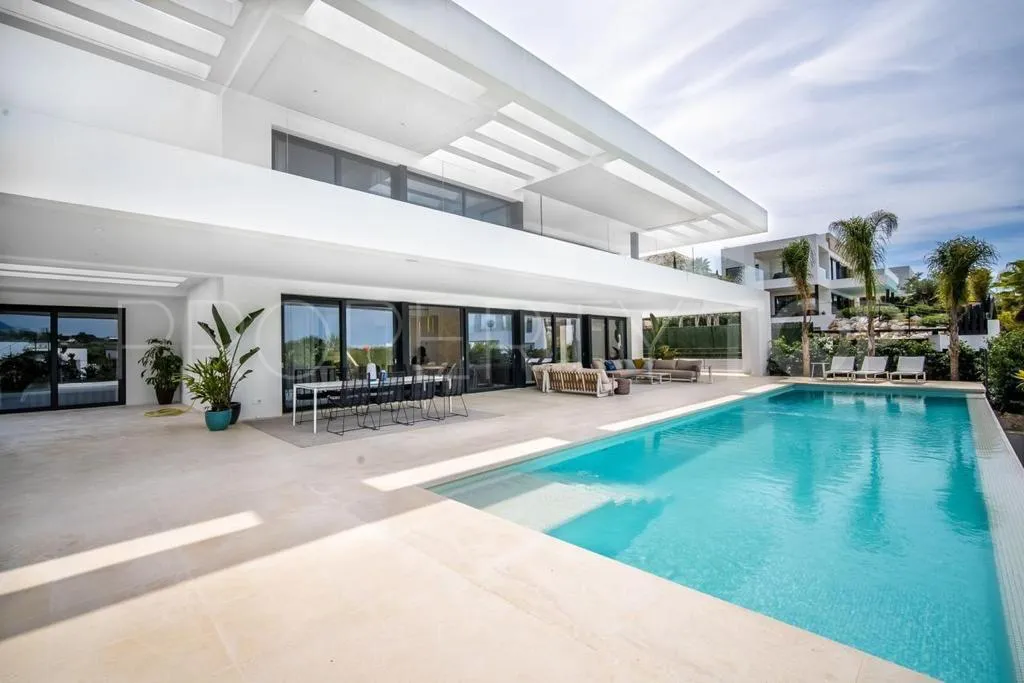 For sale 6 bedrooms villa in Nueva Andalucia