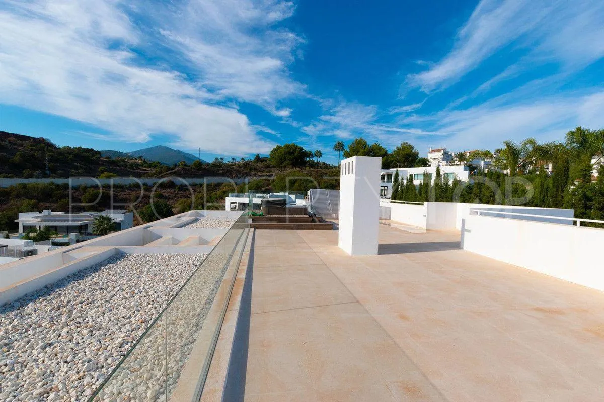 For sale 6 bedrooms villa in Nueva Andalucia