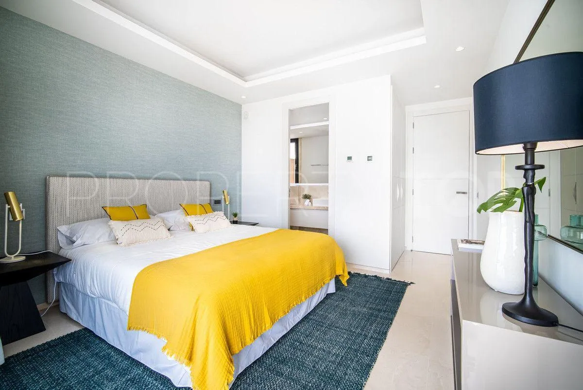 For sale 6 bedrooms villa in Nueva Andalucia
