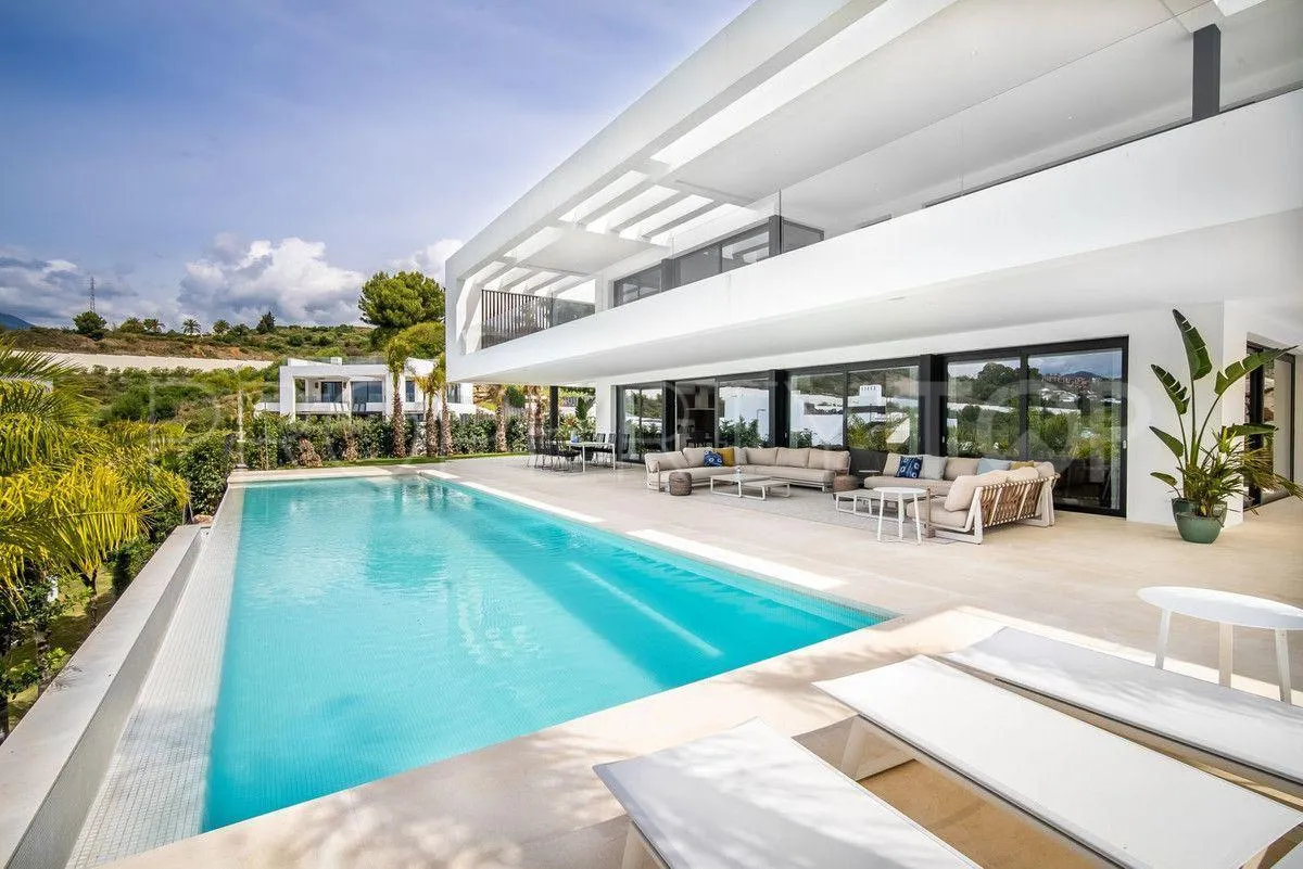 For sale 6 bedrooms villa in Nueva Andalucia
