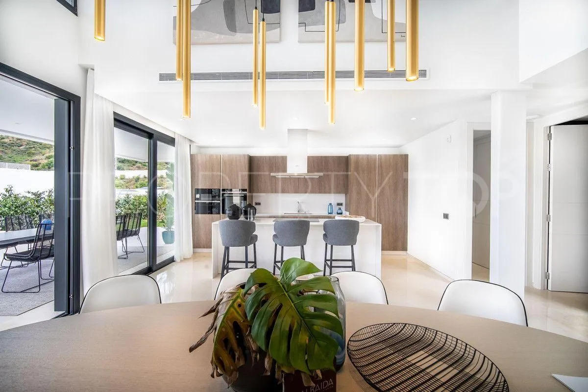 For sale 6 bedrooms villa in Nueva Andalucia