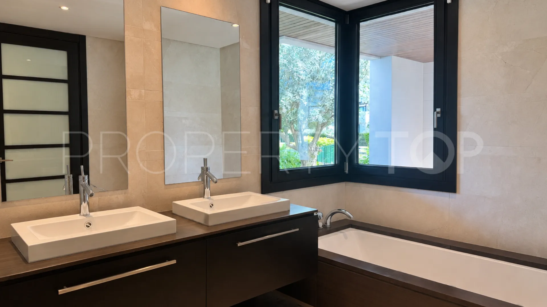 Comprar apartamento planta baja de 3 dormitorios en Hacienda de Valderrama