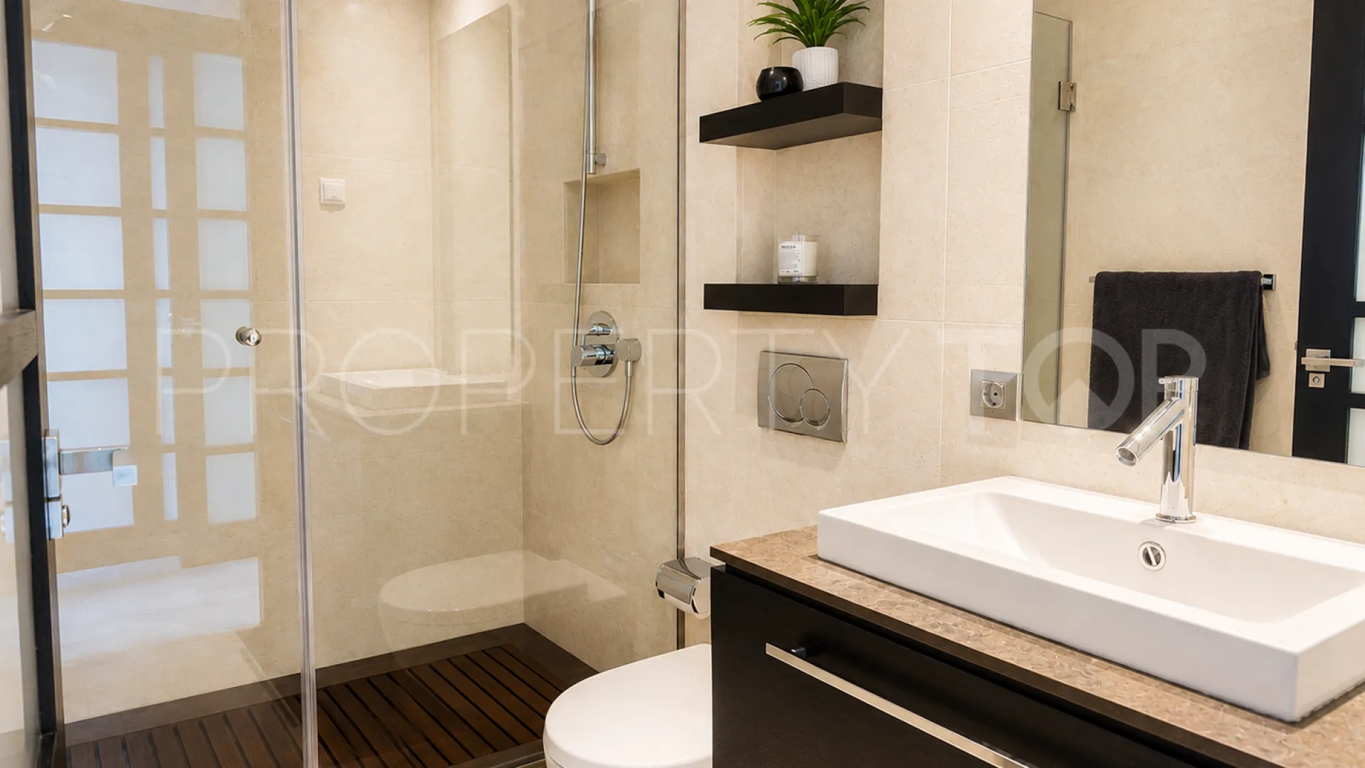 Comprar apartamento planta baja de 3 dormitorios en Hacienda de Valderrama