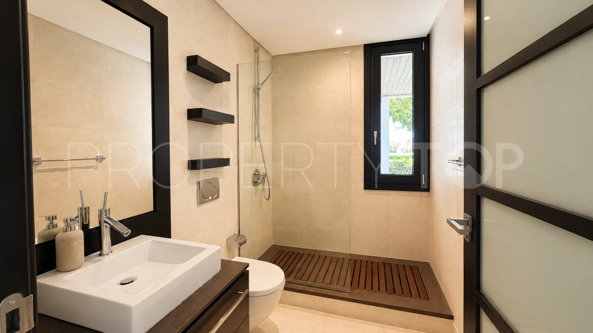 Comprar apartamento planta baja de 3 dormitorios en Hacienda de Valderrama