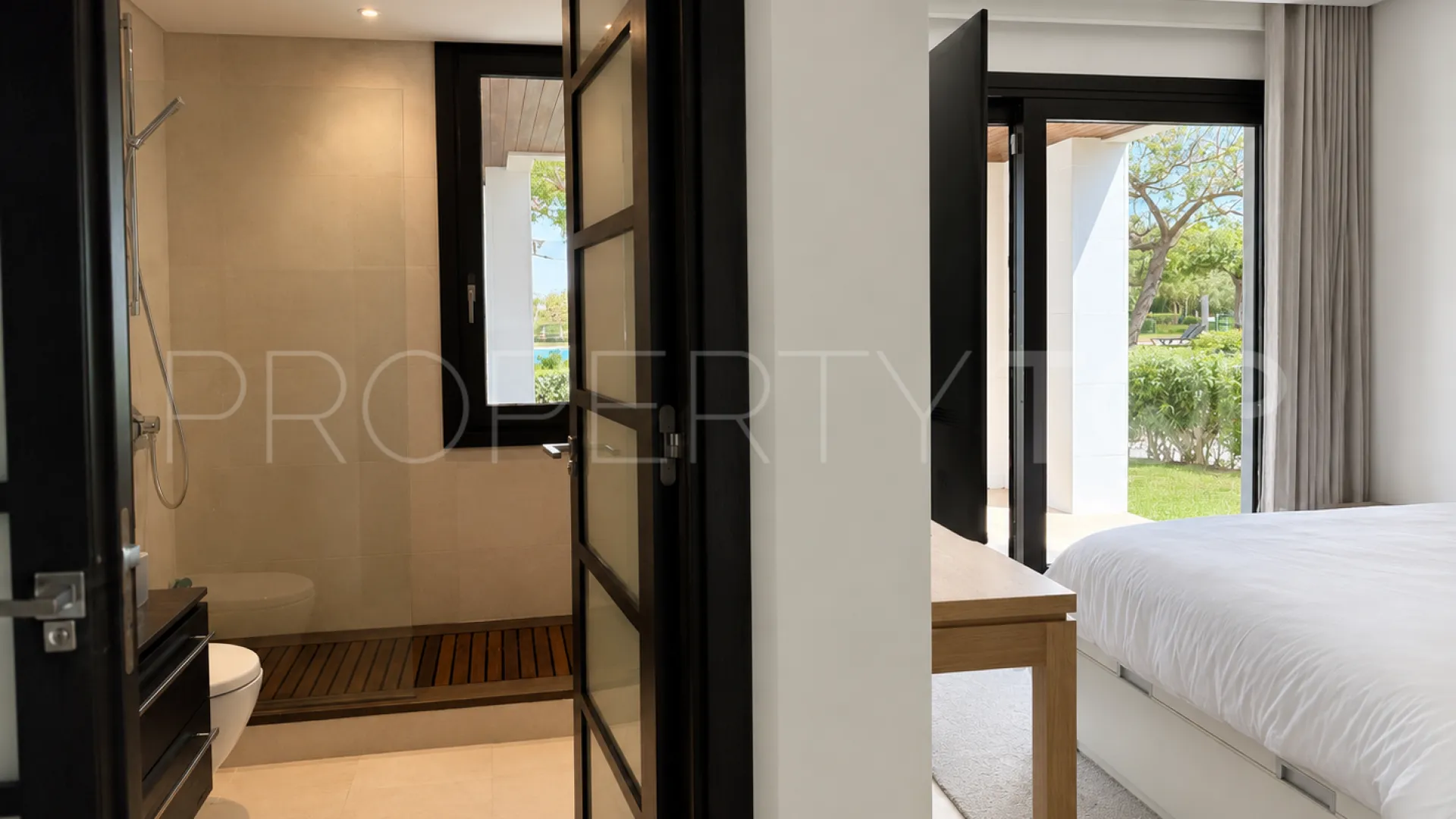 Comprar apartamento planta baja de 3 dormitorios en Hacienda de Valderrama