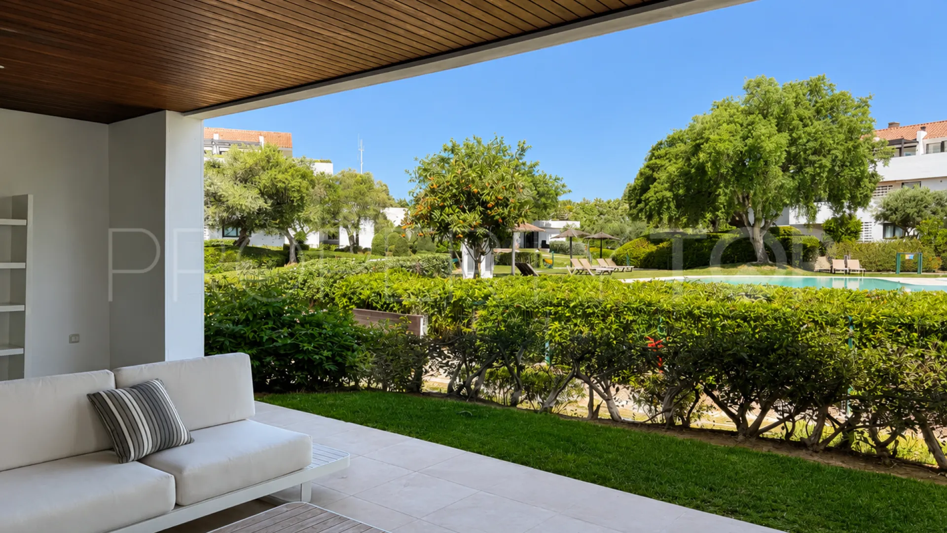 Comprar apartamento planta baja de 3 dormitorios en Hacienda de Valderrama