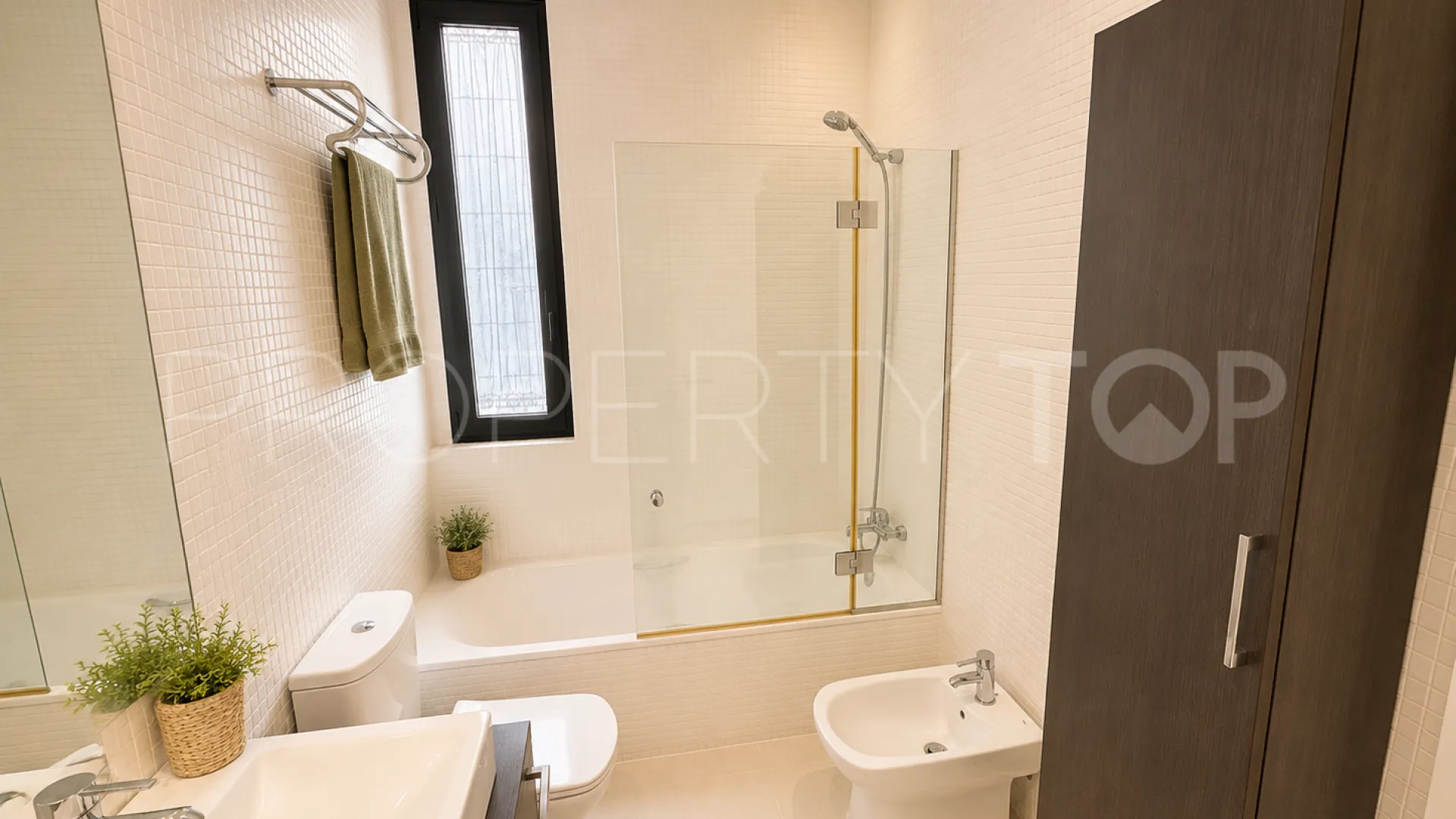San Enrique de Guadiaro town house for sale