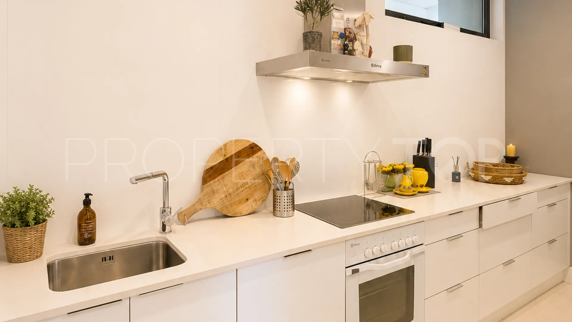 San Enrique de Guadiaro town house for sale