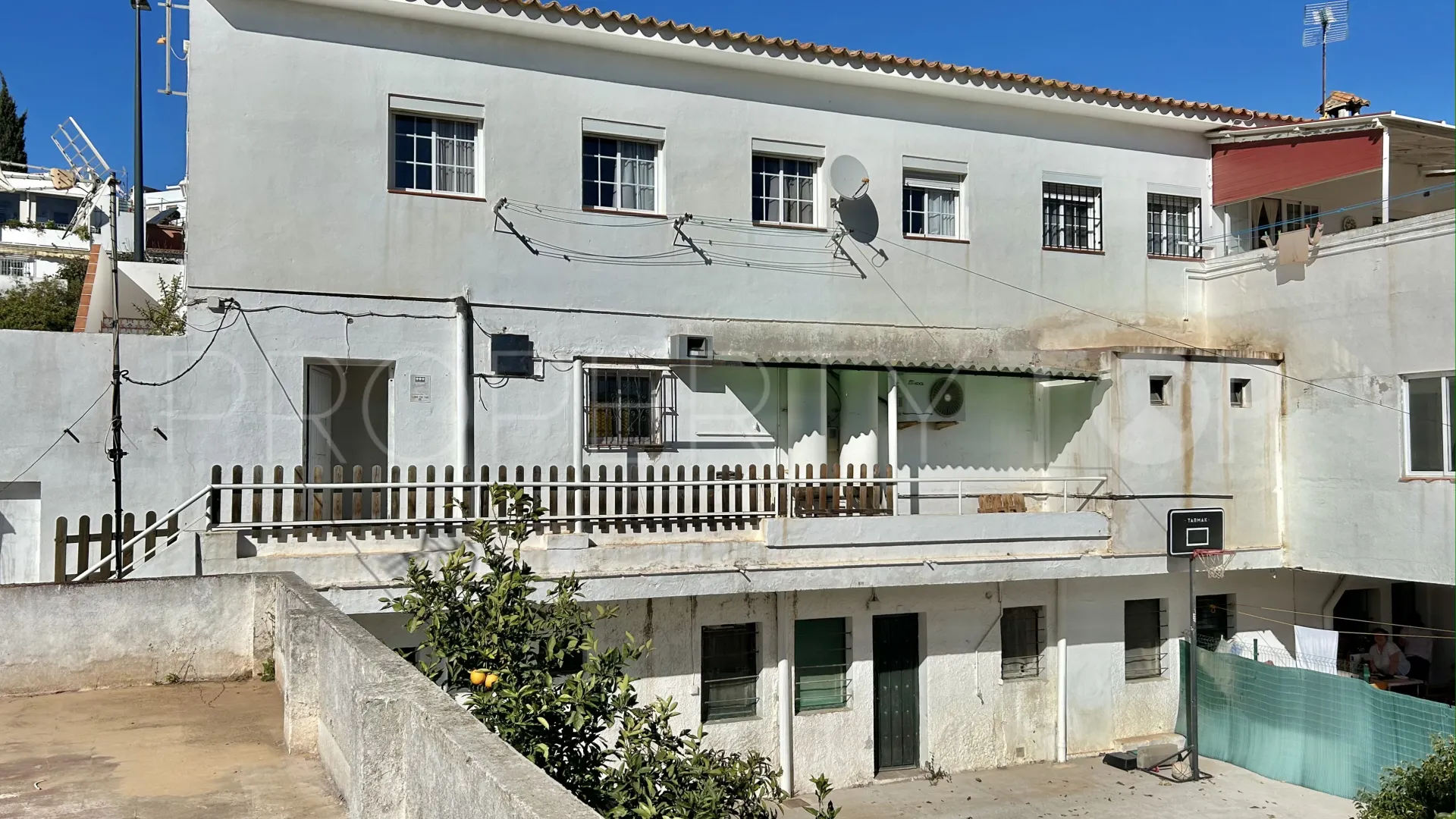 Comprar inversión con 6 dormitorios en Guadiaro