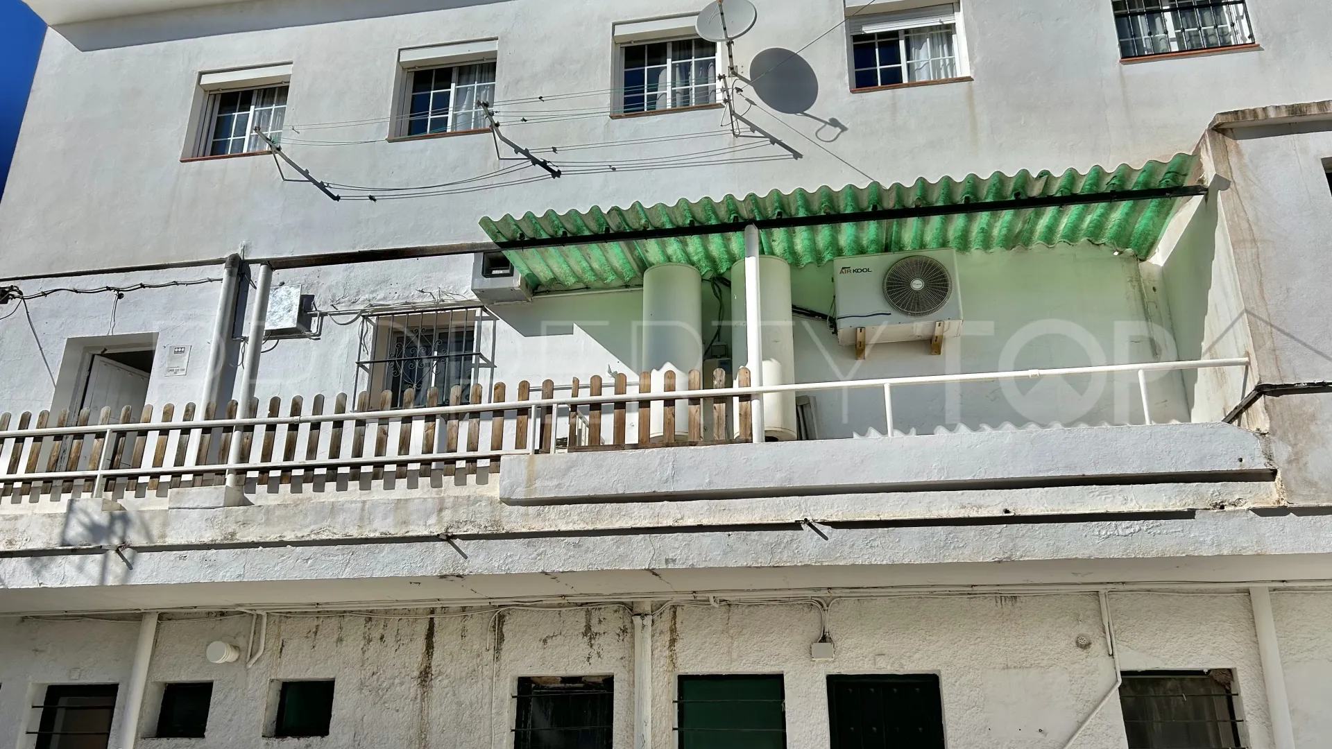 Comprar inversión con 6 dormitorios en Guadiaro