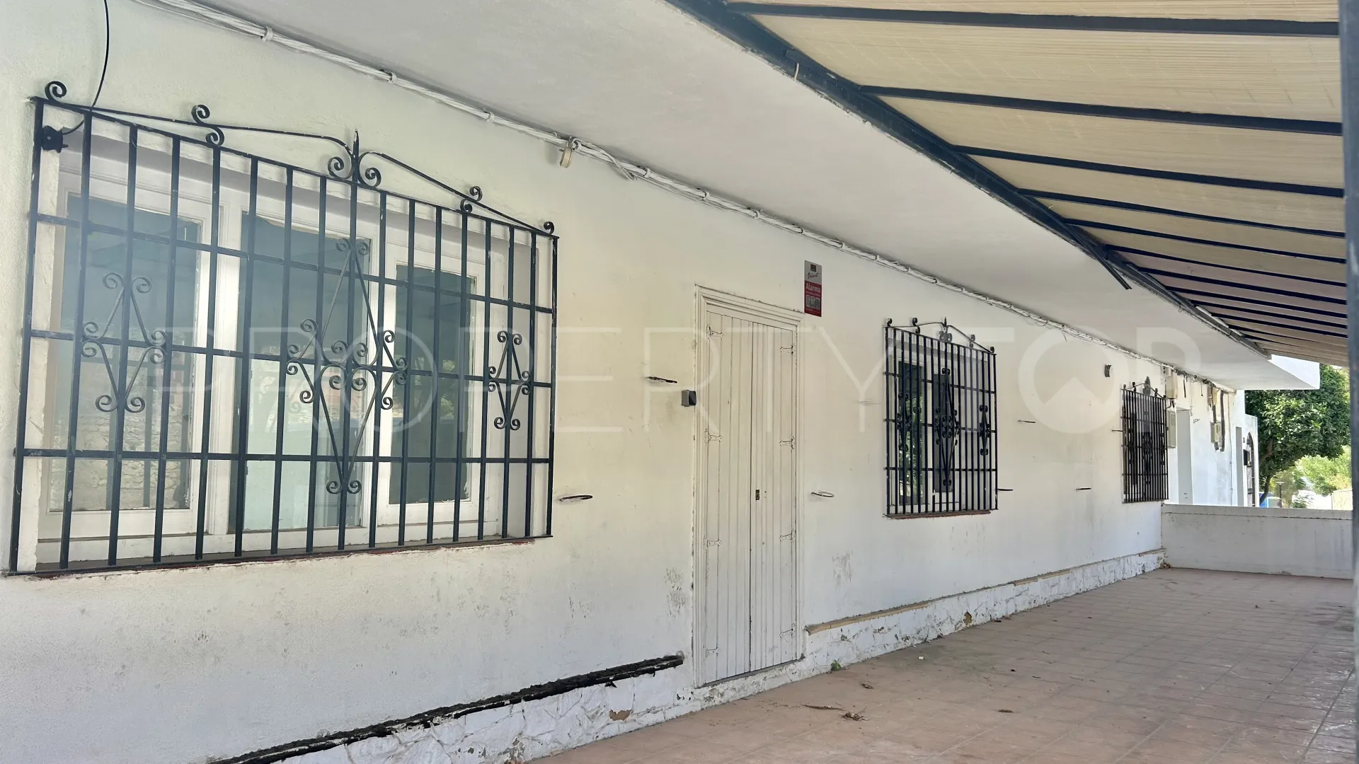 Comprar inversión con 6 dormitorios en Guadiaro