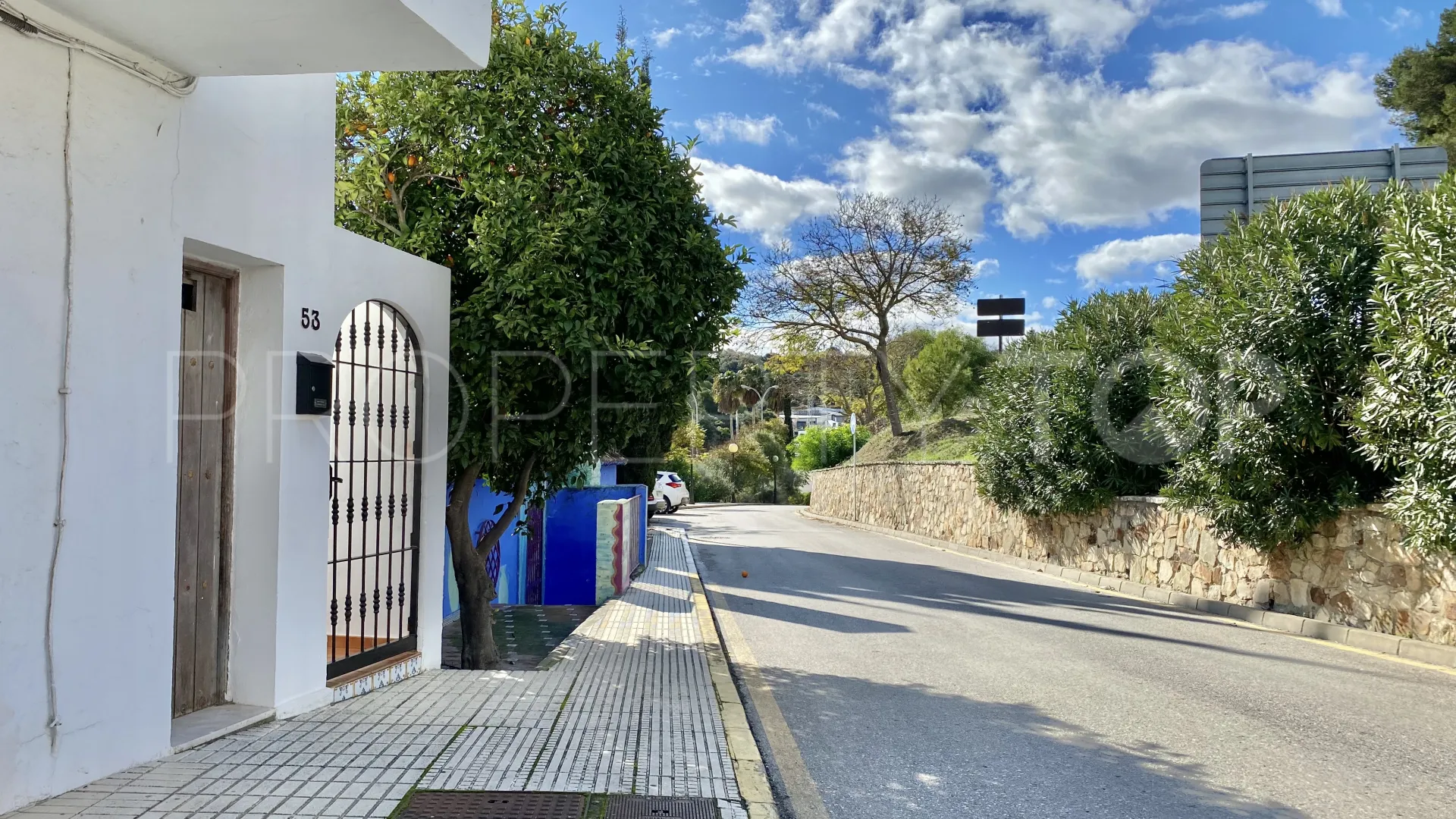Comprar inversión con 6 dormitorios en Guadiaro