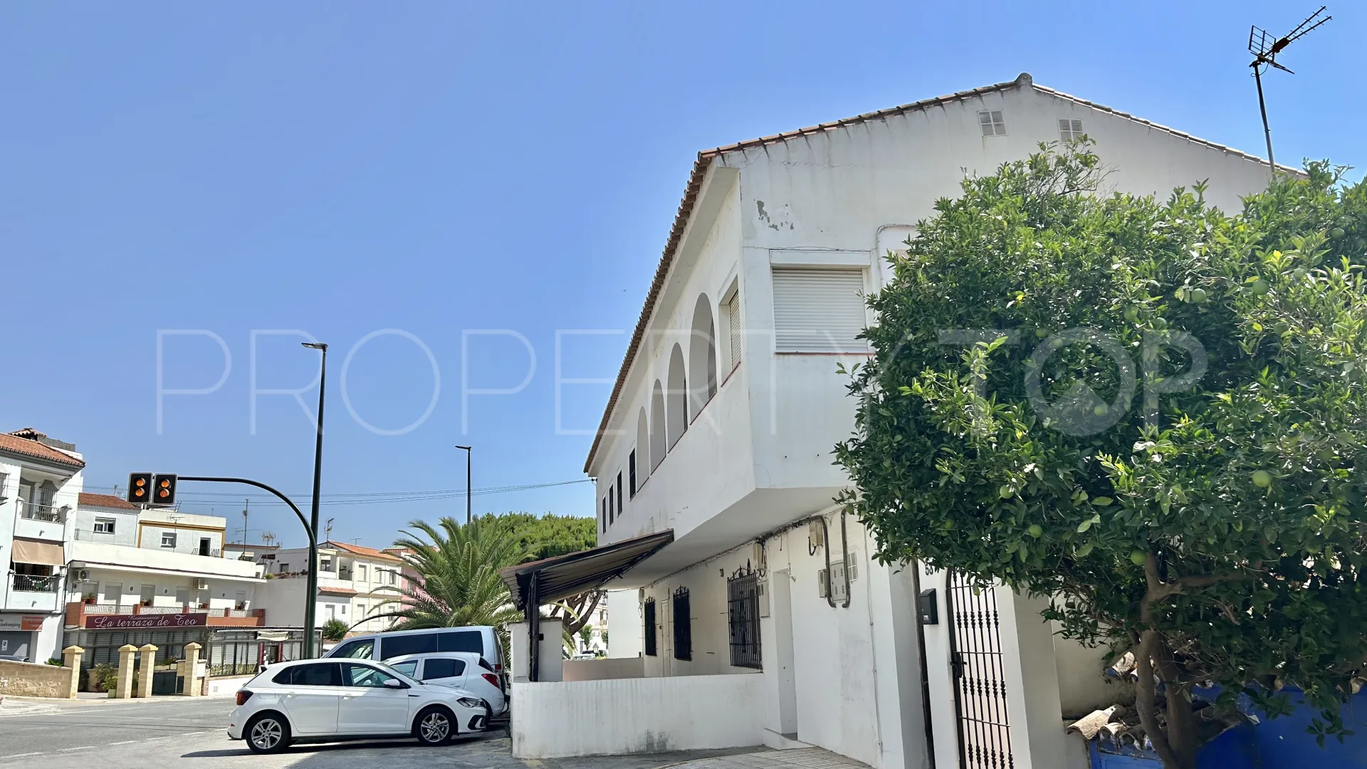 Comprar inversión con 6 dormitorios en Guadiaro