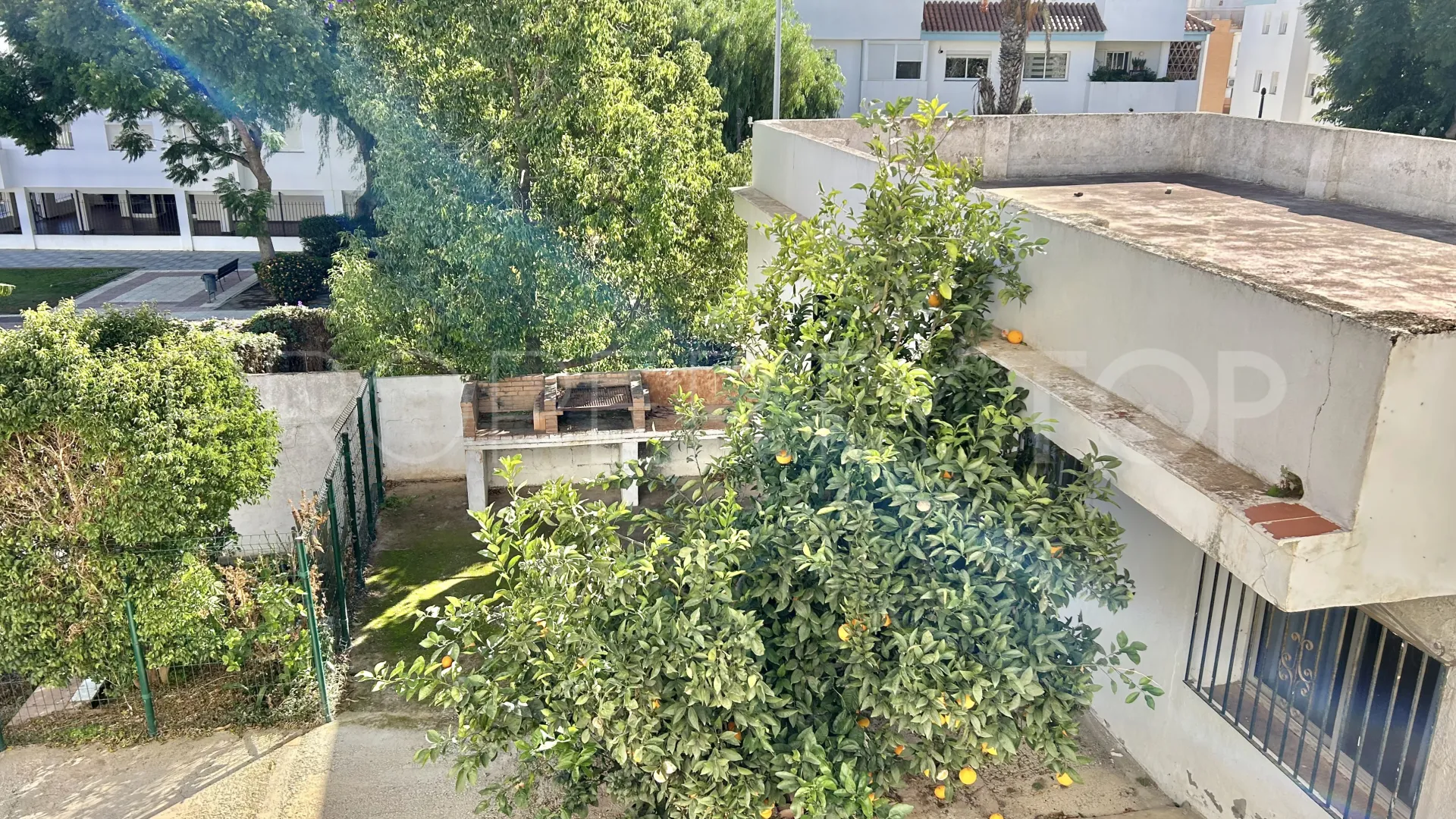 Comprar inversión con 6 dormitorios en Guadiaro