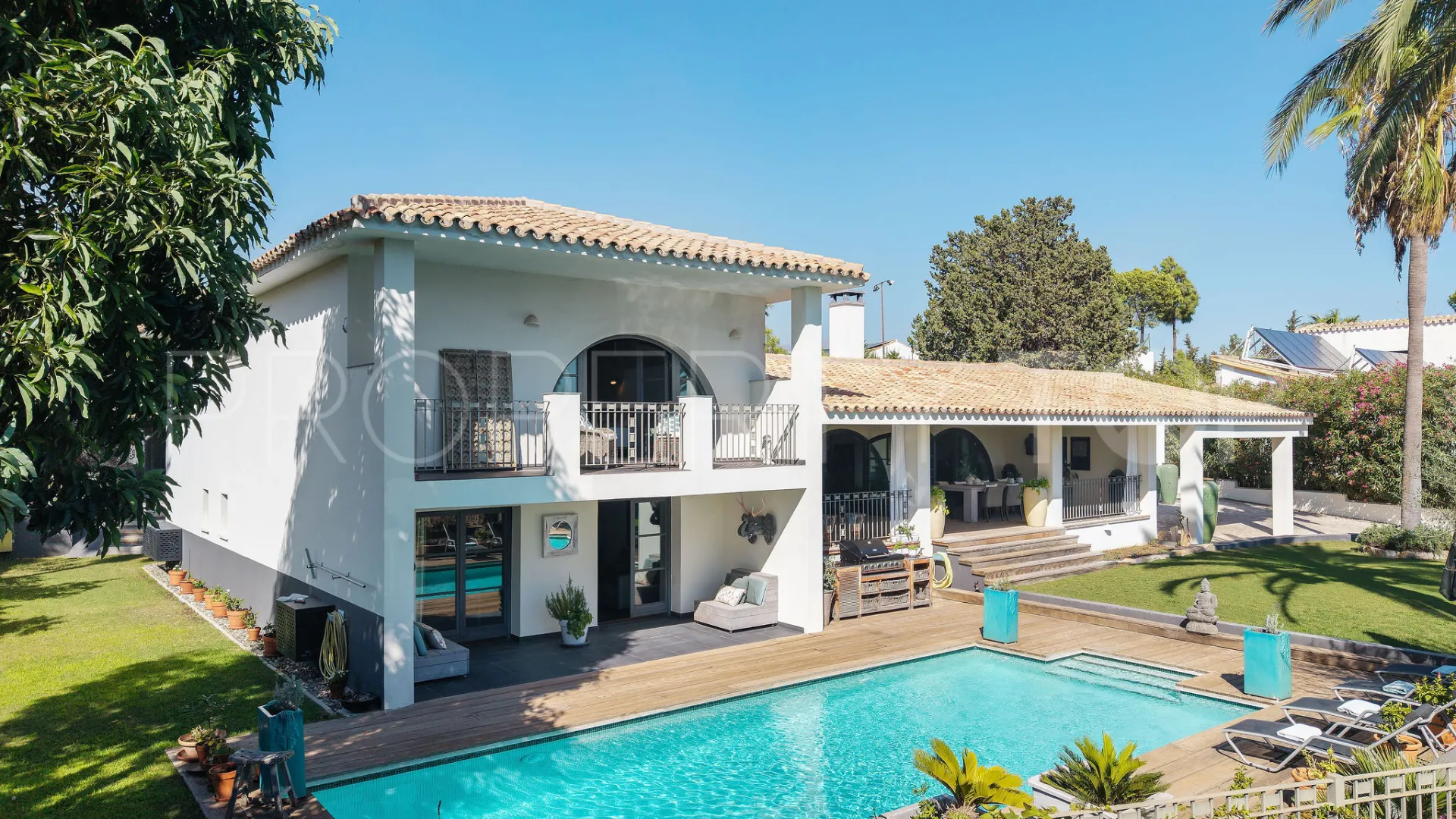 Buy villa in Paraiso Alto