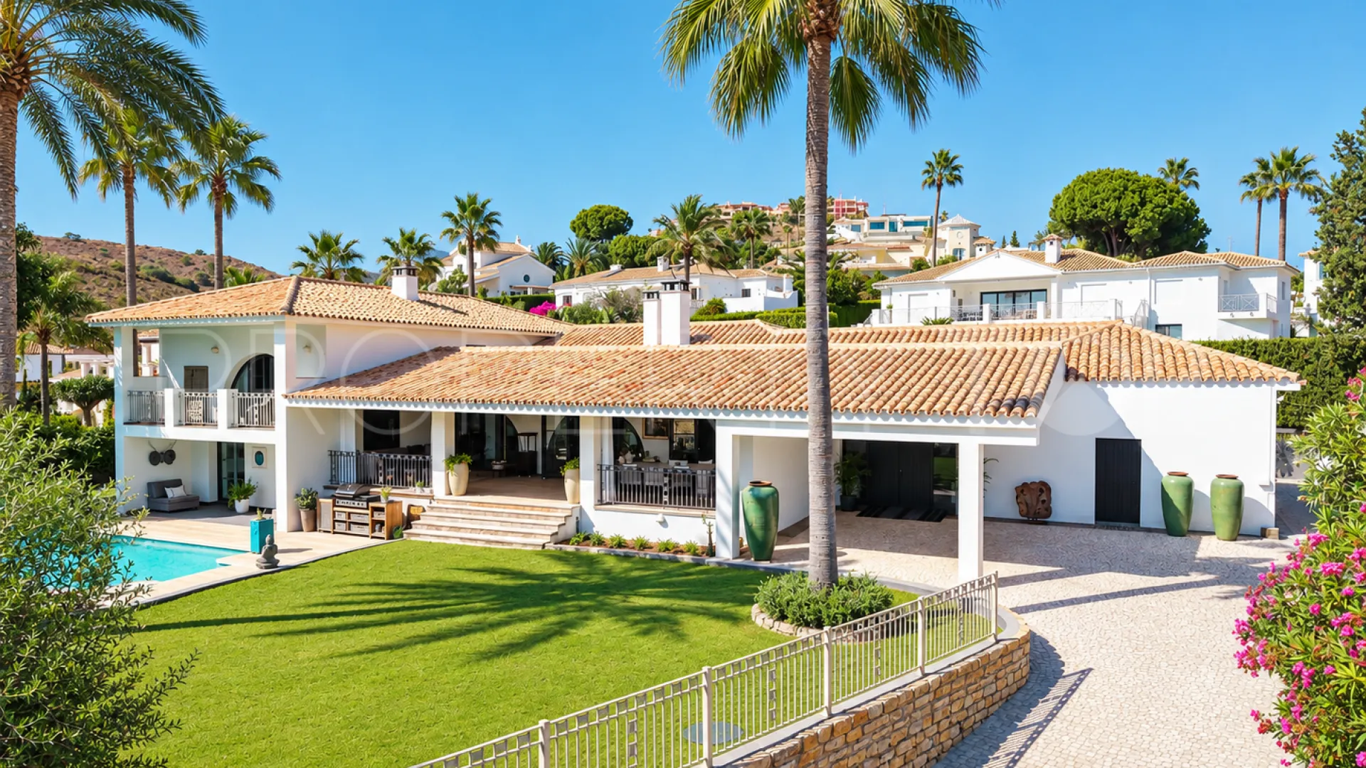 Buy villa in Paraiso Alto