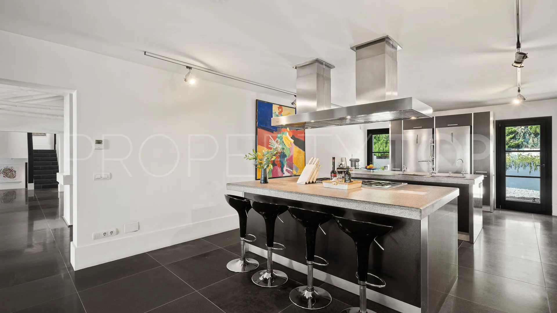 Buy villa in Paraiso Alto