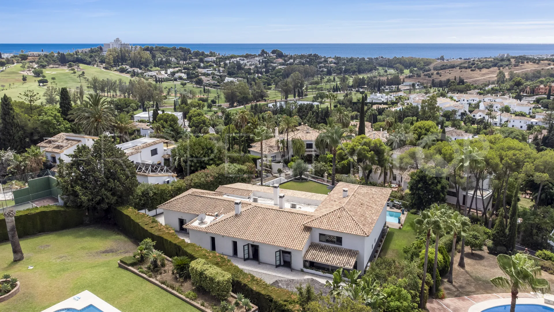Buy villa in Paraiso Alto
