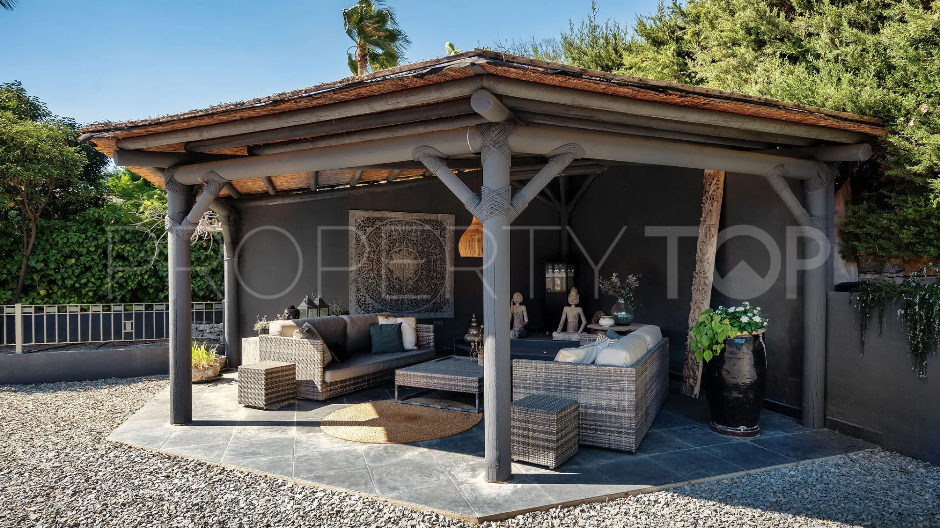 Buy villa in Paraiso Alto